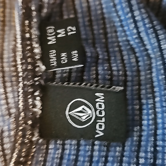 Volcom lightweight thermal long sleeve top - comfy!! Size Medium - Picture 5 of 6